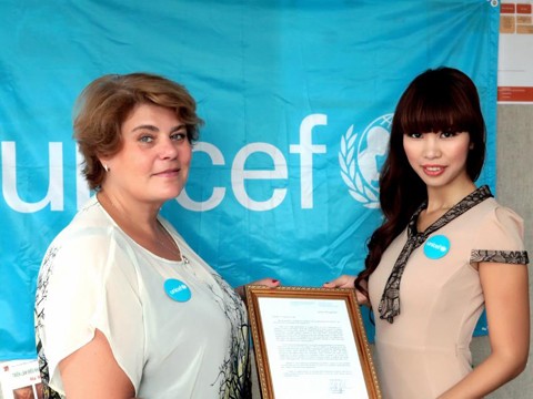 Hà Anh tiếp tục là đại sứ của UNICEF
