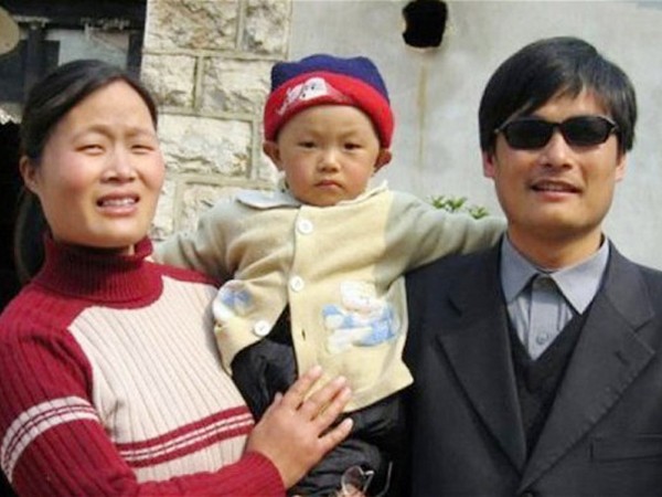 Luật sư Trần Quang Thành cùng vợ con Ảnh: Getty Images