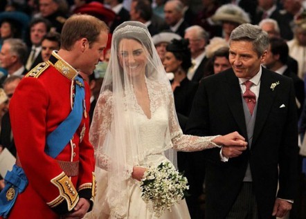 Tân công nương nước Anh diện váy cưới Alexander McQueen