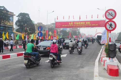 Thông xe cầu vượt dầm thép lớn nhất Hà Nội