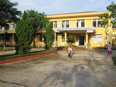 Trung tâm Y tế huyện Phú Vang, nơi có hàng trăm cán bộ, nhân viên chưa được tăng lương mới Ảnh: N.V