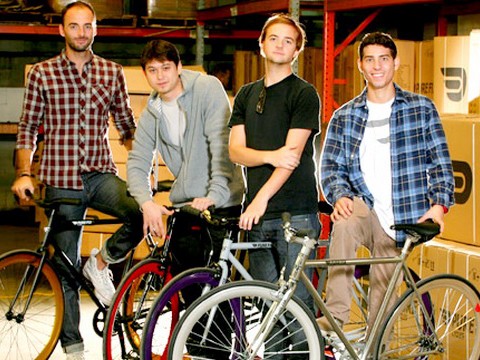Bốn chàng trai bán xe đạp kiếm triệu USD