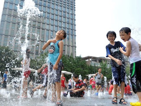 Châu Á chịu nắng nóng kỷ lục, 27 người chết