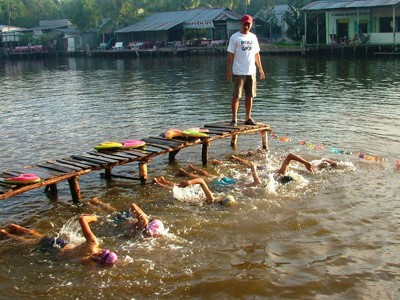Thủ lĩnh dạy bơi ở U Minh thượng