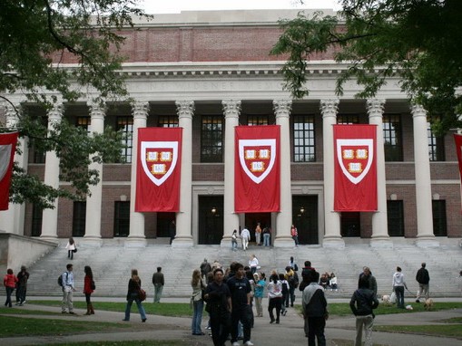 Rúng động vụ 125 sinh viên Harvard gian lận thi cử