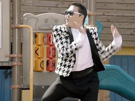 Psy lại 'gây sóng gió' với điệu lắc mông mới
