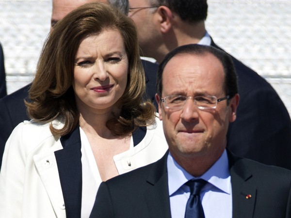 Tổng thống Pháp kẹt giữa các con và 'bạn gái'
