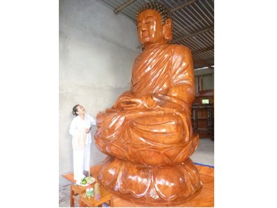 Tượng Phật bằng gỗ nguyên khối 3,2 mét