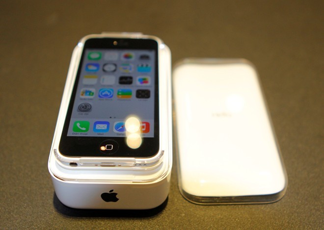 iPhone 5C 'đại hạ giá' nhưng vẫn vắng khách tại Việt Nam