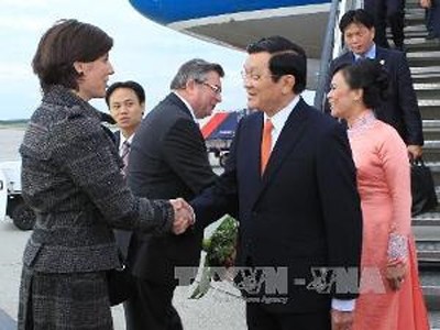 Chủ tịch Trương Tấn Sang bắt đầu chuyến thăm Hungary