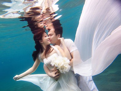 Đua nhau chụp ảnh cưới dưới nước đẹp như mơ