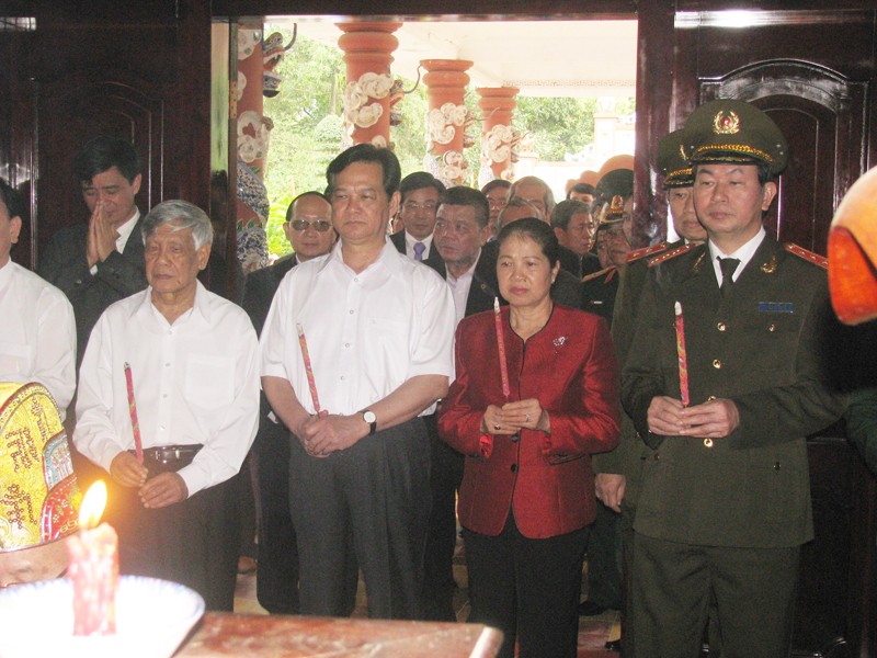 Thủ tướng Nguyễn Tấn Dũng làm việc tại Bình Định