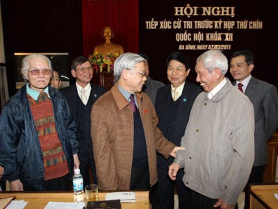 Tổng Bí thư, Chủ tịch Quốc hội Nguyễn Phú Trọng tiếp xúc cử tri Hà Nội ngày 7-3-2011 Ảnh: TTXVN