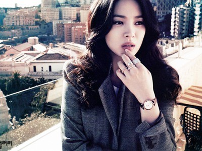 Bị tung tin đồn 'gái bao', Song Hye Kyo đi kiện