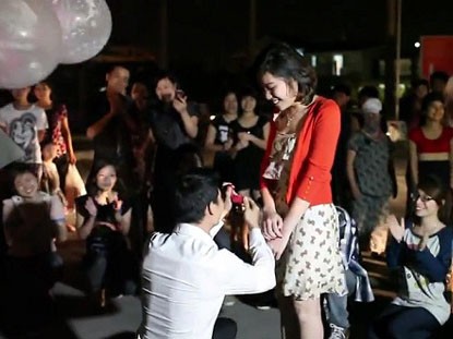 Thêm màn cầu hôn bằng flashmob dễ thương ở Hà Nội