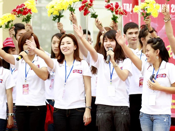 Thanh niên kiều bào tự tin hát tiếng Việt