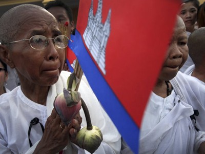 Người Campuchia đón thi hài cựu Vương Sihanouk