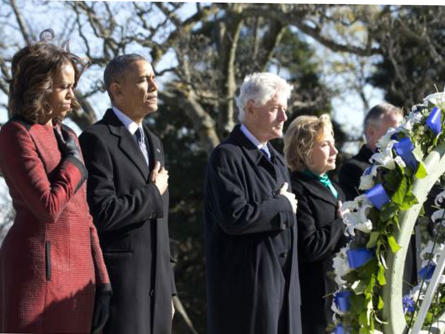 Ông Obama viếng mộ cố Tổng thống Kennedy