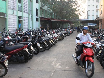 Đà Nẵng bỏ 'bao cấp' giữ xe bệnh viện
