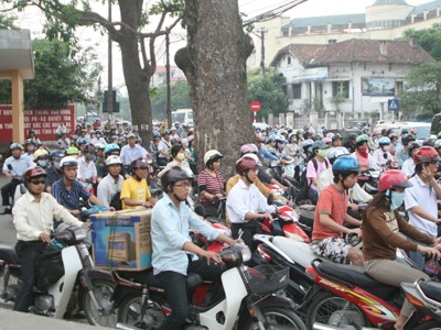 Tổ dân phố không có chức năng thu phí đường bộ xe máy