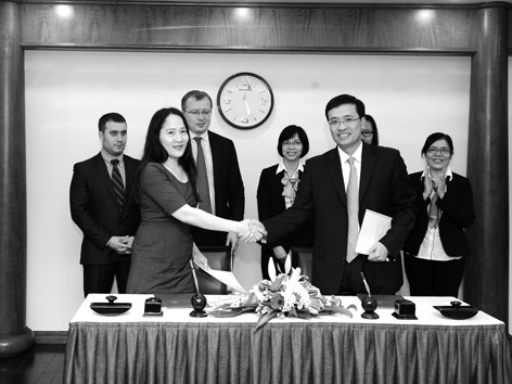 Vietcombank ký thỏa thuận hợp tác với International Investment Bank