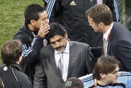 Maradona có thể  ở lại với tuyển quốc gia Argentina