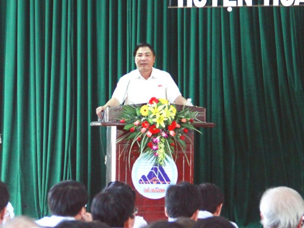 Ông Nguyễn Bá Thanh tiếp xúc cử tri tại huyện Hòa Vang ngày 25-6 Ảnh: N.C