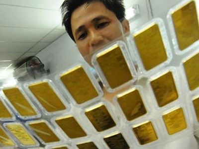 Sẽ cấm tiệm vàng mua bán vàng miếng
