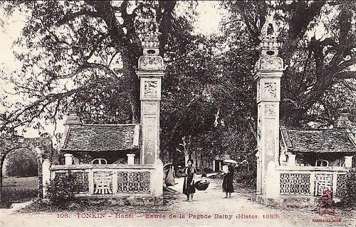 Lắp cổng chùa vào… cổng đền