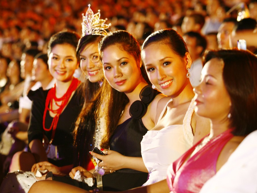 Từ trái qua phải: Nguyễn Thị Huyền, Trần Thị Thùy Dung, Phạm Mai Phương và Mai Phương Thúy