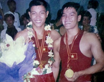 Trần Xuân Ánh (bên phải) cùng anh trai Trần Đức Trang, nếu biết tu dưõng, rèn luyện, có thể đi rất xa trên con đường thể thao