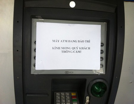 Đủ chiêu trò 'né' phí ATM