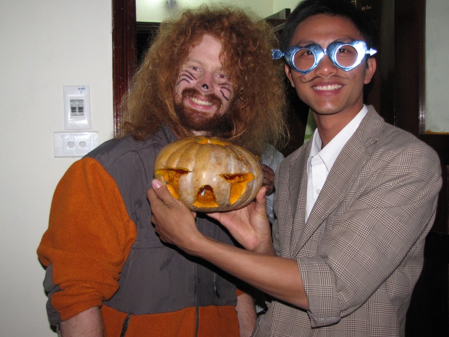 Khi du học sinh Mỹ chơi  Halloween tại Việt Nam