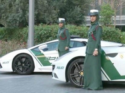 Nữ cảnh sát Dubai xinh đẹp đi tuần bằng siêu xe