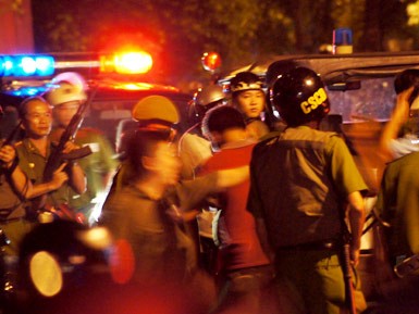 Cảnh sát vây ráp nhóm giang hồ Sài Gòn