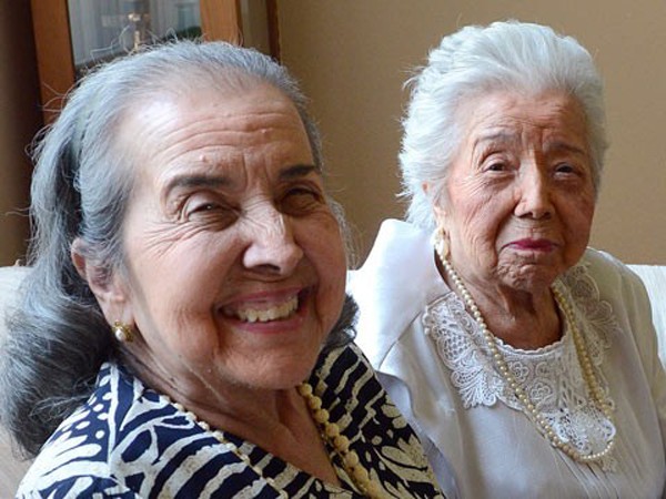 Mẹ 104 tuổi chăm sóc con gái 87 tuổi