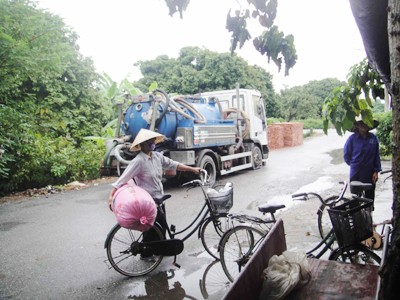 Cái ung nhọt ngăn cách chính quyền với dân, không sớm xử lý triệt để, sẽ có nguy cơ di căn sang các vùng khác của địa phương đang trong cơn lốc chuyển đổi đất nông nghiệp thành nhà máy