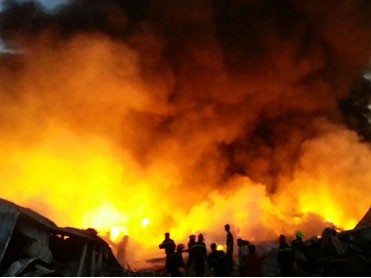 ẢNH hiện trường: Nhà máy Diana Bắc Ninh chìm trong biển lửa