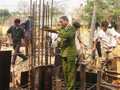 Phú Thọ: Bắt quả tang vụ 'rút ruột' công trình