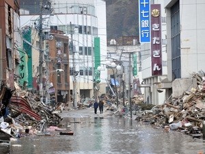 Cảnh tàn phá sau động đất và sóng thần tại thành phố Kesennuma ở Miyagi ngày 20/3. (Nguồn: THX/TTXVN)