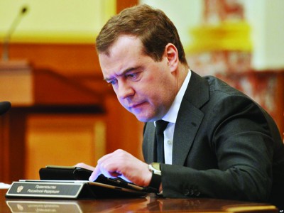 Thủ tướng Nga nghi ngờ các 'tiến sĩ quan'
