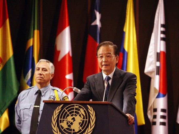 Thủ tướng Trung Quốc Ôn Gia Bảo thăm trụ sở Ủy ban Liên hợp quốc về kinh tế khu vực Mỹ Latinh và Caribê (ECLAC) ngày 26-6