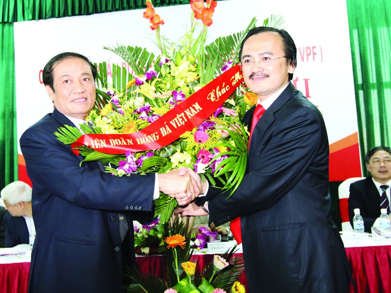 Chủ tịch VFF Nguyễn Trọng Hỷ (trái) đồng ý rằng VPF đã ra đời vội vàng Ảnh: VSI
