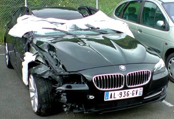 Chiếc BMW 5-Series 2010 đầu tiên ‘gặp nạn’