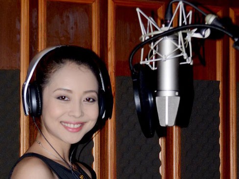 Jennifer Phạm hát về Trường Sa