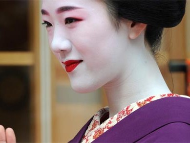 Ngắm các nữ sinh geisha Nhật xuống phố