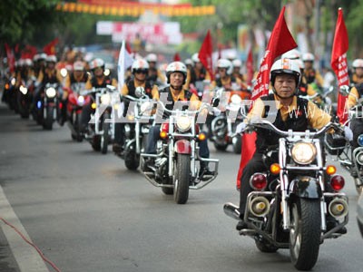 Dàn siêu môtô diễu hành