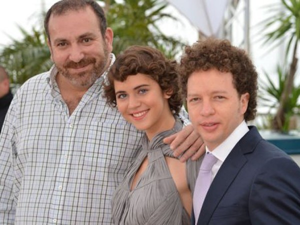 Đạo diễn Michel Franco và hai diễn viên trong phim đoạt giải “Một cái nhìn” Ảnh: Alberto Pizzoli