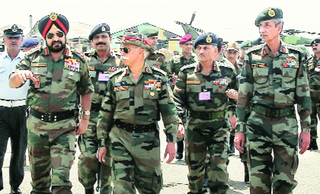 Ấn Độ bất ngờ điều 50.000 quân tới biên giới TQ