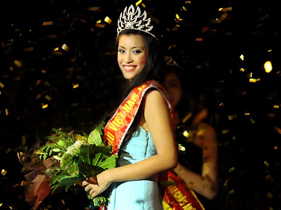 Nguyễn Phương Anh đăng quang Miss Vietnam Eu 2011